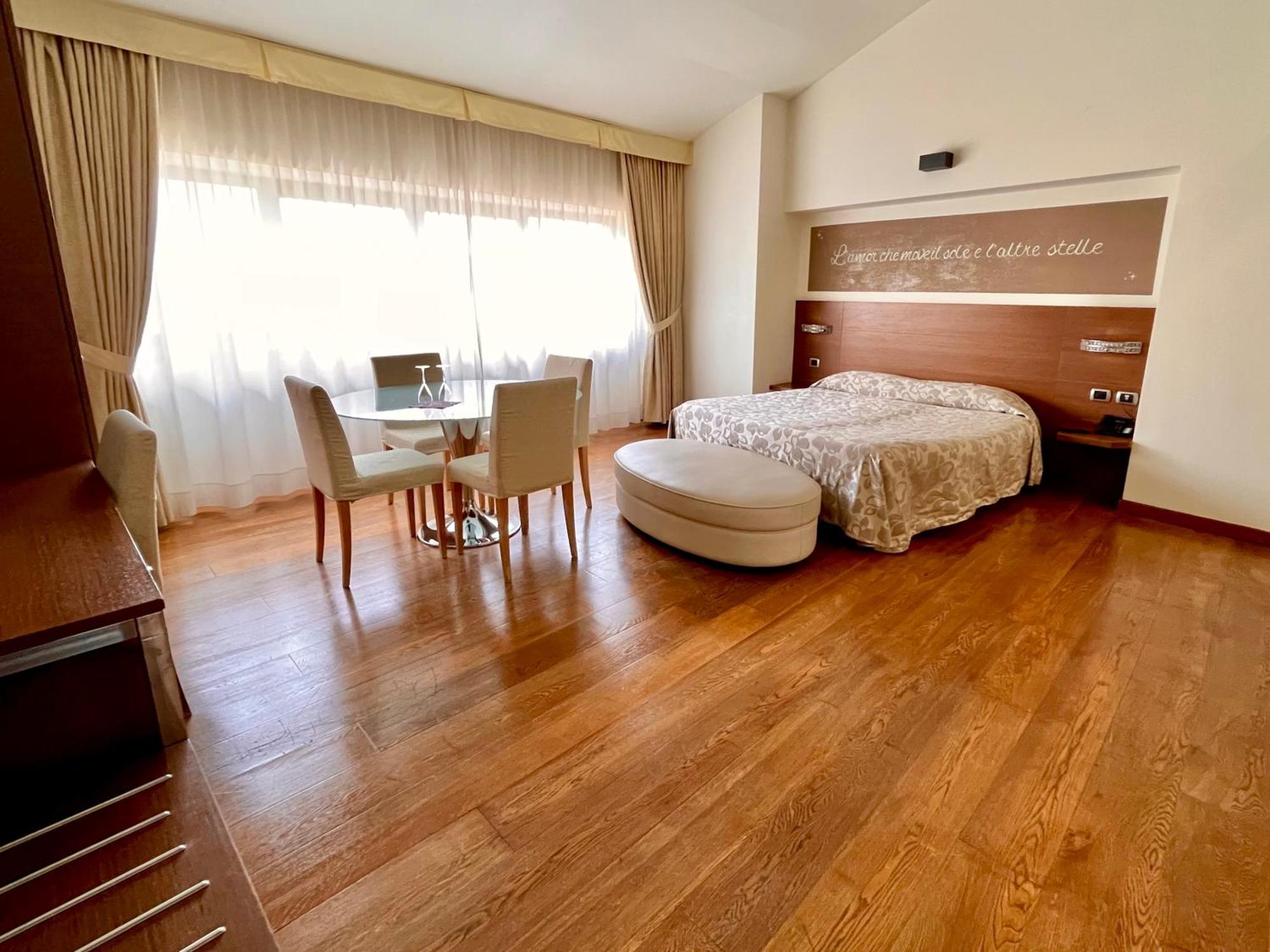 Hotel Lovere Resort & Spa Exterior photo